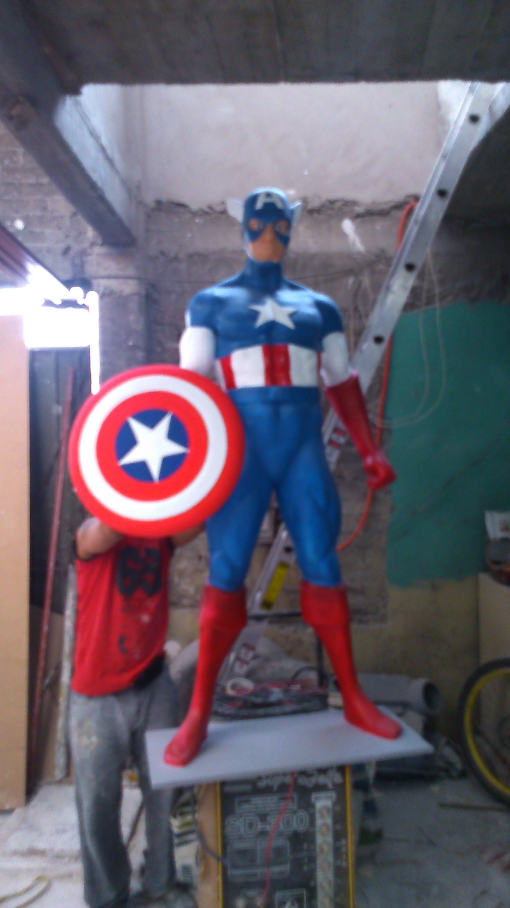 Capitán América en fibra de vidrio